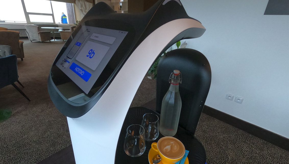 Unikát v českém hotelnictví. V šumavském hotelu OREA Resort Horizont obslouží hosty robot Unikát v českém hotelnictví. V šumavském hotelu OREA Resort Horizont obslouží hosty robot