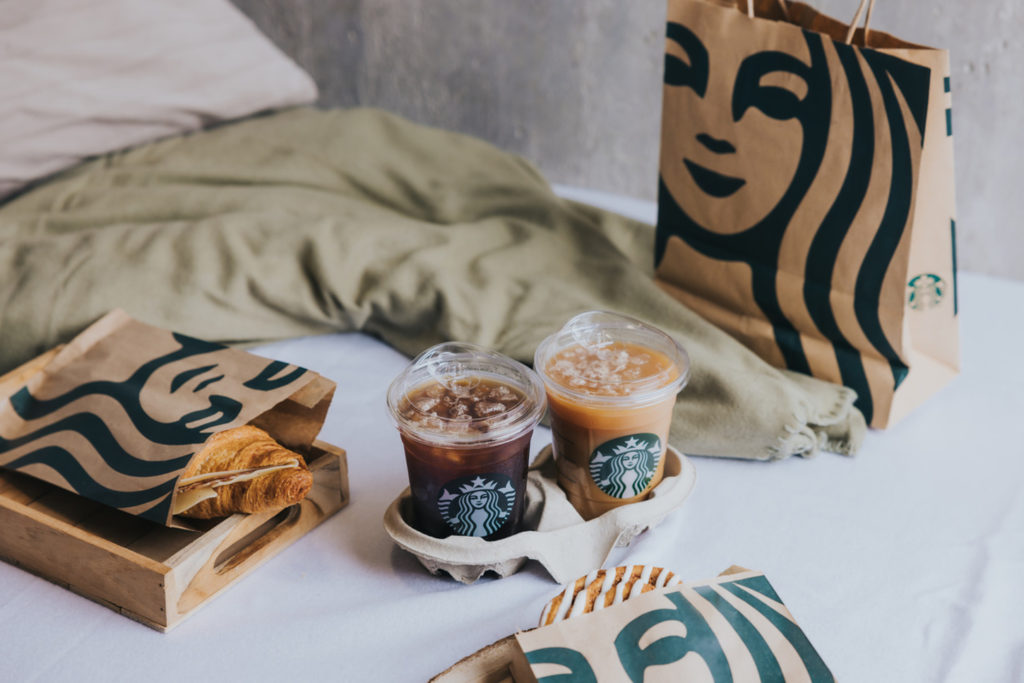 Objevte čerstvou nabídku sendvičů a dezertů ve Starbucks