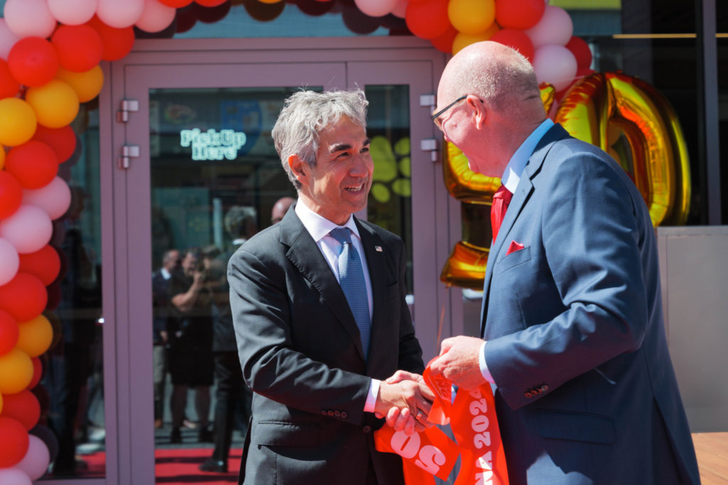Burger King rozšiřuje drive-thru pobočky otevřením 50. restaurace v Praze-Štěrboholech. Plánuje cílit na rychlostní komunikace