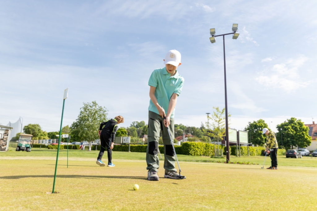 Nová BICZ Golfová akademie v Hradci již slouží dětem i začínajícím golfistům