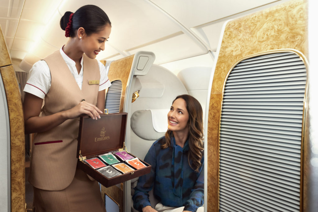 Emirates a Dilmah slaví 33 let spolupráce. Každý rok naservírují přes 33 milionů šálků čaje