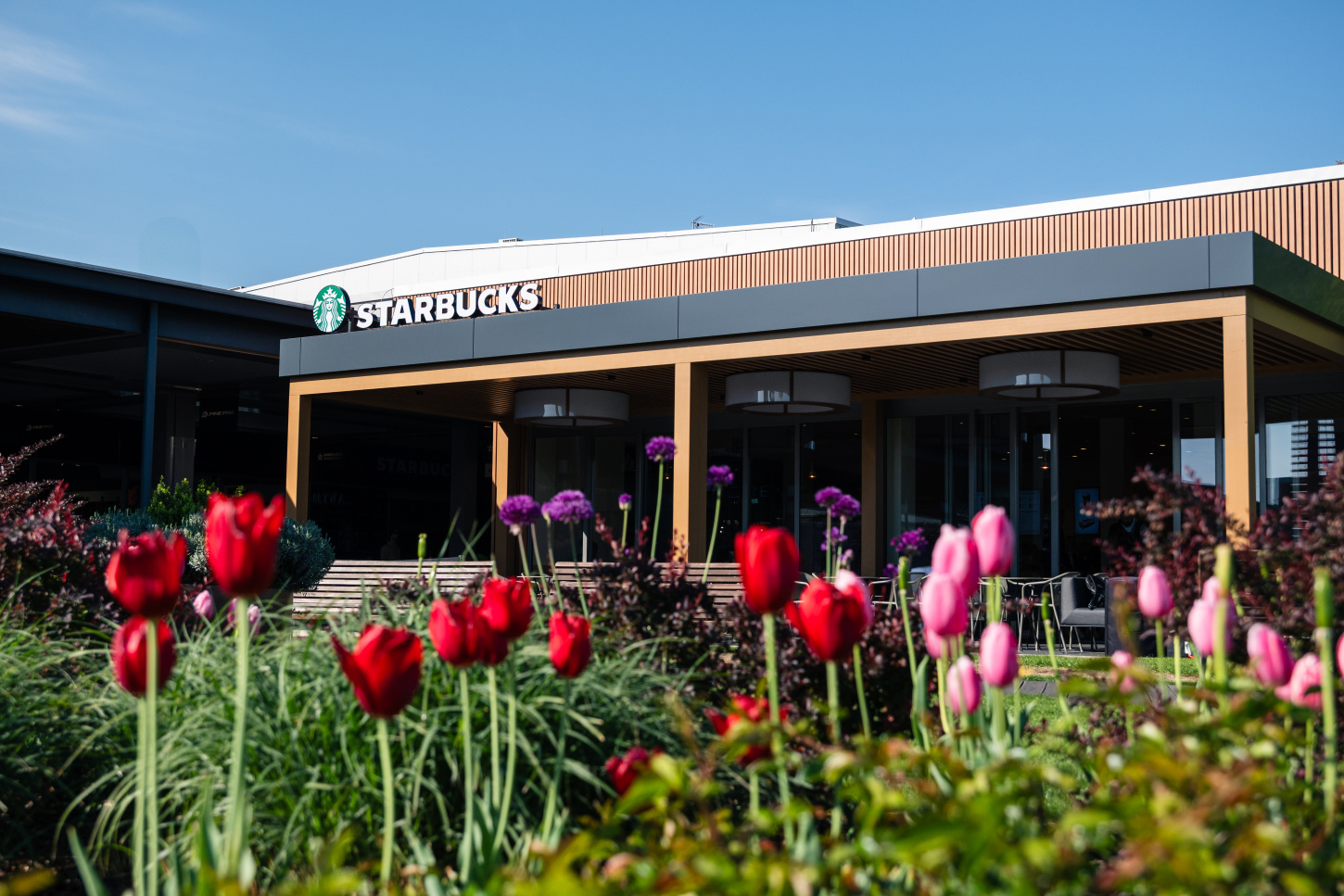 Fashion Aréna otevřela redesignovaný Starbucks - HOTELHOUSE.cz