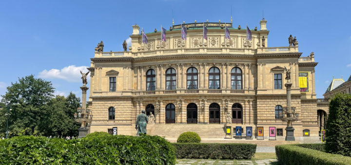 Rudolfinum v Praze, celkový pohled na budovu; archivní fotografie